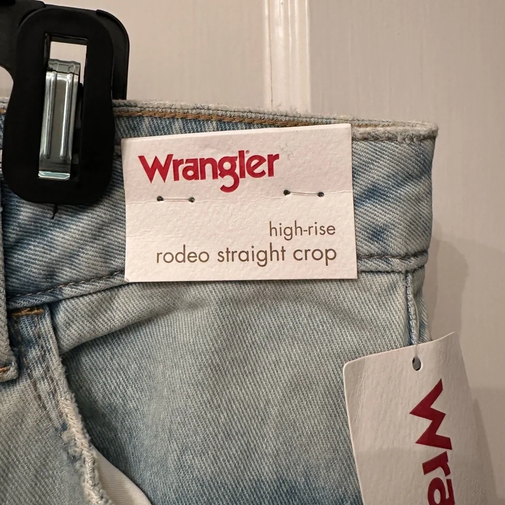 NWT Wrangler High-Rise Rodeo Straight Crop Light Blue Distressed Jeans 14/32 - Picture 2 of 5